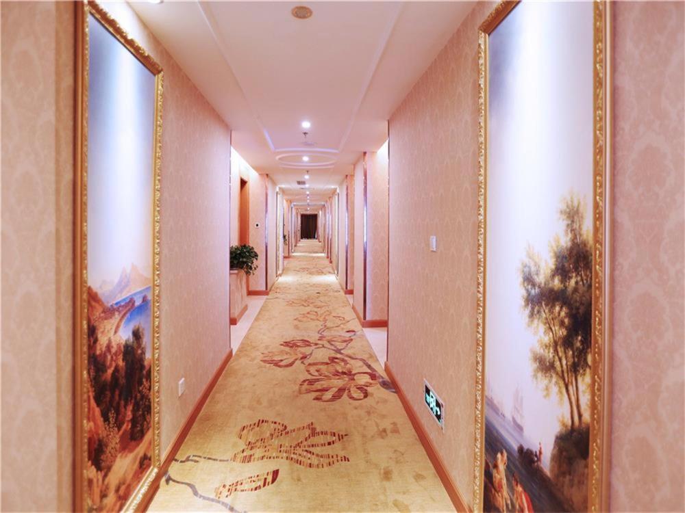 Vienna International Hotel Yantai Changjiang Road Xingyi Square Branch Zewnętrze zdjęcie