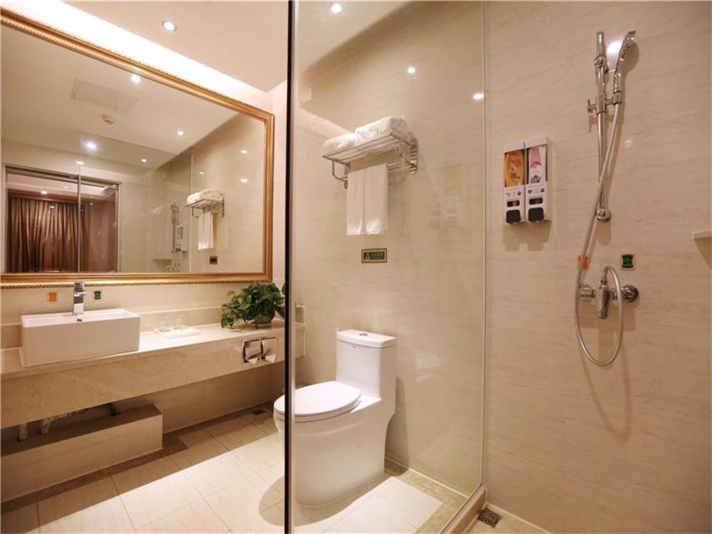 Vienna International Hotel Yantai Changjiang Road Xingyi Square Branch Zewnętrze zdjęcie