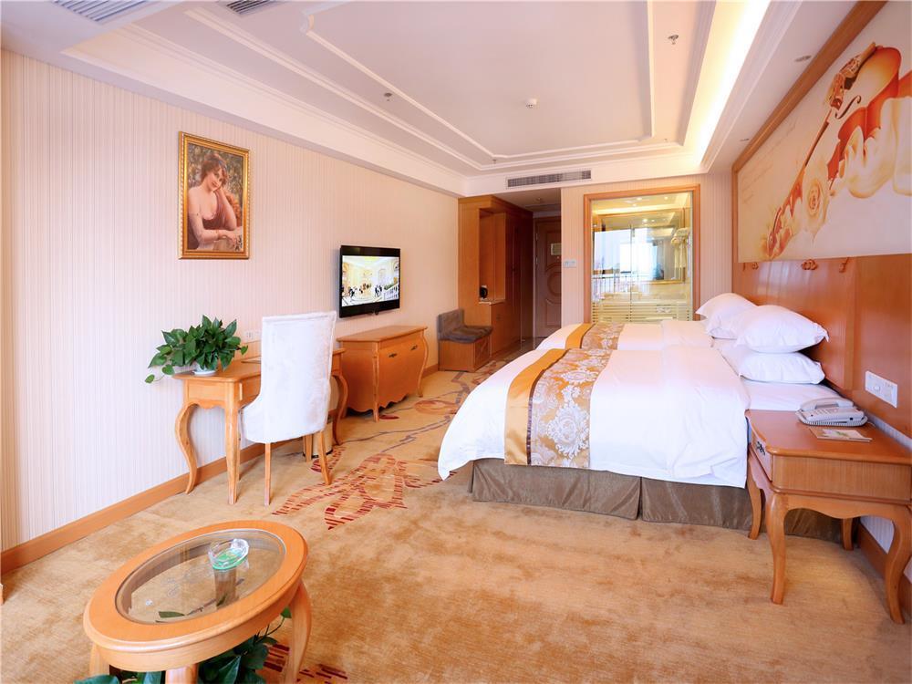 Vienna International Hotel Yantai Changjiang Road Xingyi Square Branch Zewnętrze zdjęcie