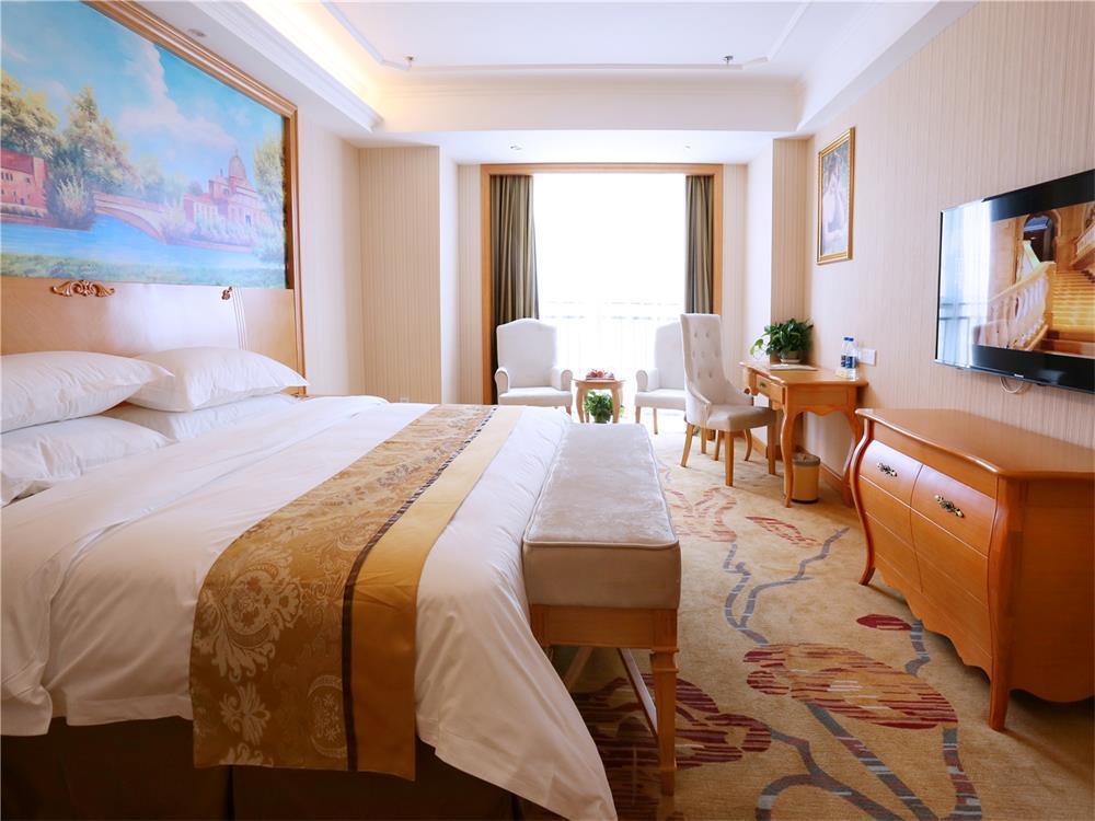 Vienna International Hotel Yantai Changjiang Road Xingyi Square Branch Zewnętrze zdjęcie